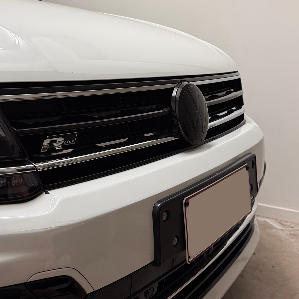 Black Emblem Cover Front/Rear for Tiguan with ACC